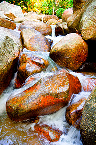 水瀑国家胜利登山旅行游客石头高度自由旅游顶峰图片