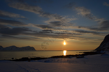 在 Lofoten 中日落海洋太阳群岛日落图片