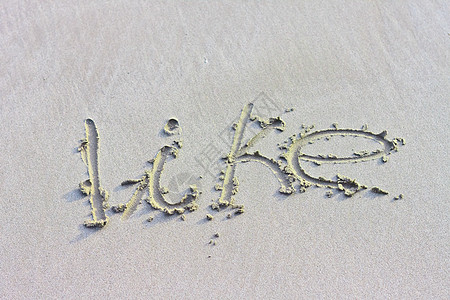 沙上刻着的碑文场景数字阳光冲浪海景海浪水平字法海洋边缘图片