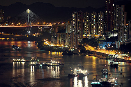 夜拍城市的天线摩天大楼景观汽车天空国际蓝色基础设施世界技术明信片图片