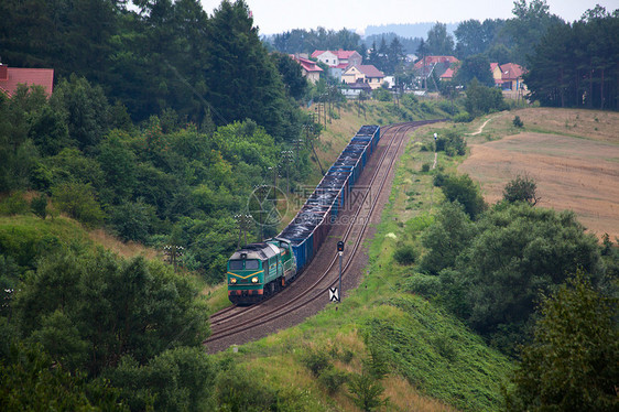 运输柴油列车货物机车乡村后勤摄影风景森林鸟瞰图车皮火车图片