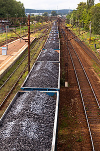 货运火车进口黑色煤炭铁路机车煤斗出口运输商品料斗图片