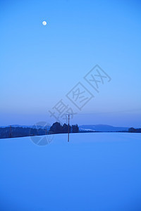 雪地表面冬景太阳薄片水晶蓝色雪花季节性冰柱时间季节图片