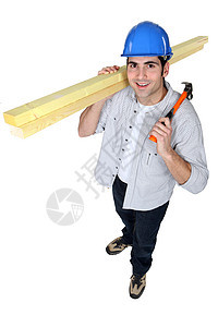 带木柴的手工艺人公司活动男人丝带运输男性技术尺寸木锤工匠图片