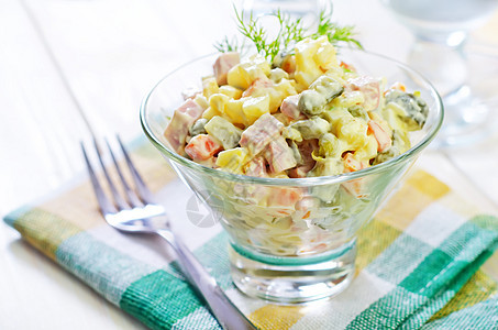 新鲜沙拉干杯小吃猪肉菜单美食食物香肠土豆营养新年图片