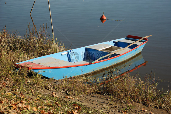 河上的船只凸轮农村反思划桨传统平底船下注者乡村图片