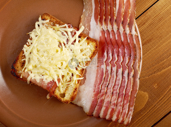 芝士烤面包加一块培根英语美味白色食物宏观水平盘子图片