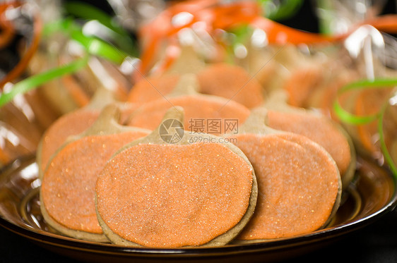 孤立黑色上的自制布金饼干背景乡村感恩小吃食物橙子甜点图片