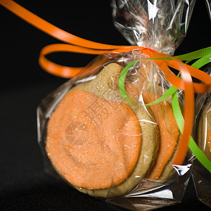 孤立黑色上的自制布金饼干乡村感恩甜点食物背景小吃橙子图片