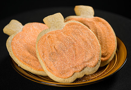 孤立黑色上的自制布金饼干小吃乡村感恩背景橙子甜点食物图片