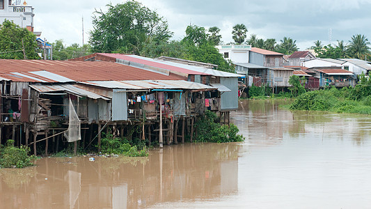 柬埔寨河边的村庄图片