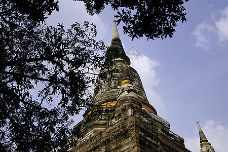 泰国秋天省蒙哥尔寺的旧大塔台图片