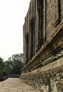 泰国Ayutthaya古老寺庙和纪念碑蓝色王国建筑学反射地标城市佛教徒游客遗产建筑图片