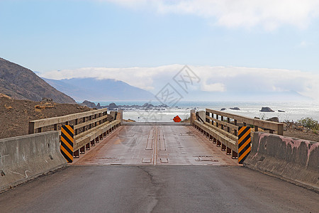 通往加州失落海岸海滩的公路图片