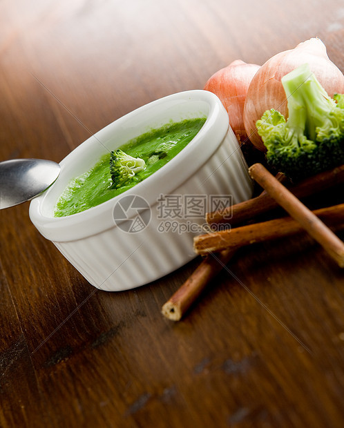 花椰菜汤烹饪奶油美食素食洋葱食物桌子饮食蔬菜奶油状图片