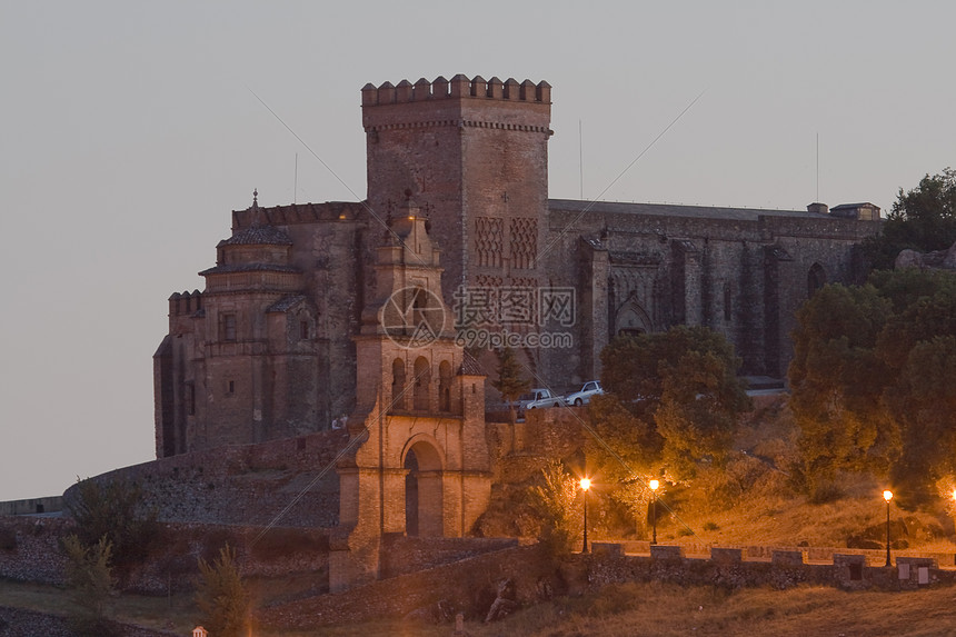 城堡  阿勒塞纳堡垒围墙石头顶峰岩石避难所图片