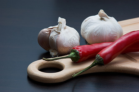 蔬菜和做饭用具文化辣椒红色桌子营养食物工具烹饪餐厅盘子图片