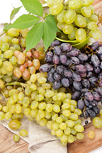 新鲜葡萄黄色甜点水果酒厂工作室小吃美食植物蓝色浆果图片