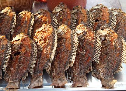 深炸鱼 泰国菜市场宏观油炸传统海洋食物餐厅美食烹饪眼睛图片