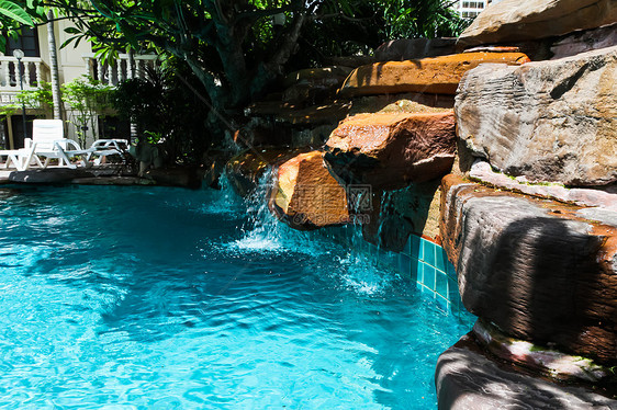 游泳池在度假村喜悦椅子热带休闲游泳奢华美化棕榈闲暇露台图片
