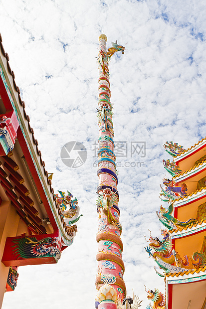 中国神社 美丽的中国神庙 和龙雕像信仰艺术文化力量历史动物寺庙金子蓝色雕塑图片