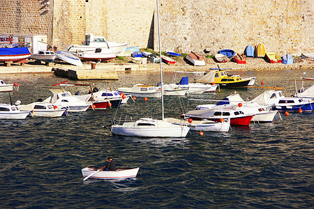 克罗地亚杜布罗夫尼克旧港景观游客半岛墙壁吸引力堡垒旅行天线码头海岸线图片