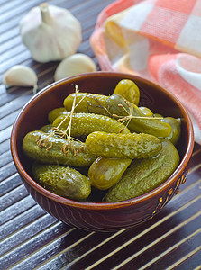 泡菜盐渍沙拉团体盐水饮食香料植物盘子蔬菜保健图片