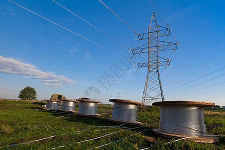 建造新电线线路金属场地电气活力导体卷轴筒管天空蓝色力量图片