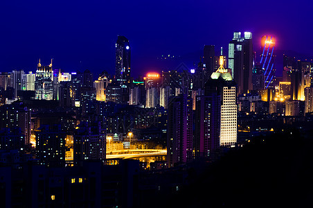 青岛风景城市山顶建筑物天空灯光图片