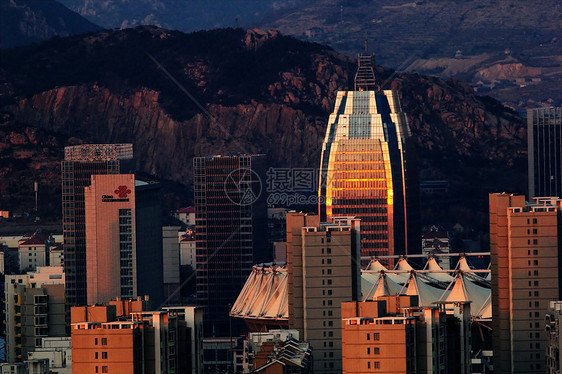 青岛风景灯光城市山顶天空建筑物图片