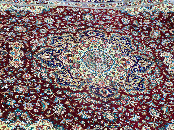 来自伊朗伊斯法罕的有色波斯地毯图片