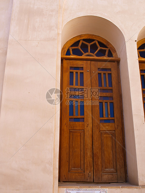 伊朗Kashan历史古老旧房屋的门和空位图片