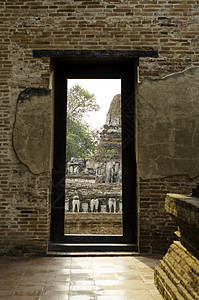 的门 古老寺庙和Ayutthaya的纪念碑图片