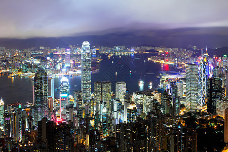 晚上在香港金融顶峰玻璃码头港口场景建筑旅游景观市中心图片