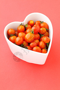 心形碗里樱桃番茄图片