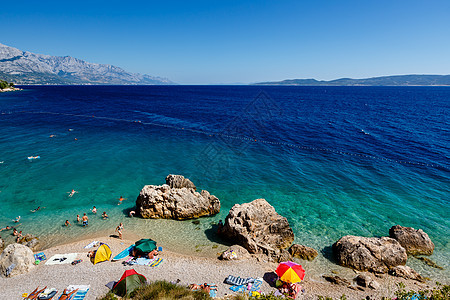 美丽的海滩和有透明蓝水网的亚得里亚海娱乐棕褐色海岸线旅行天堂旅游蓝色海浪海岸石头图片