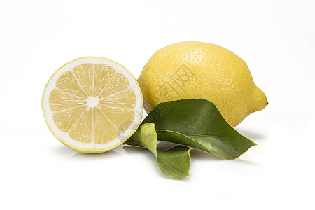 切一个柠檬半水果静物饮食黄色白色树叶果汁蔬菜营养绿色图片