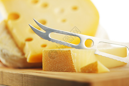 奶酪和奶酪刀奶制品盘子牛奶美食食物食品熟食早餐香味木头图片