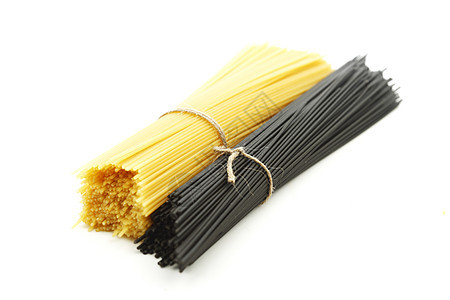 黑白干意大利面绳索面条营养黑色黄色烹饪杂货店食物糖类美食图片