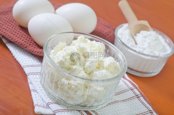 鸡和鸡蛋面团团体静物早餐厨具滚动食物乡村饼干面粉图片