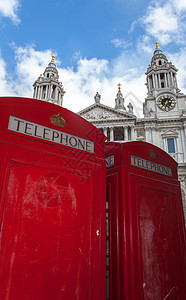 英属电话箱和圣保罗摊位公用天空大教堂古董盒子英语蓝色红色电话图片