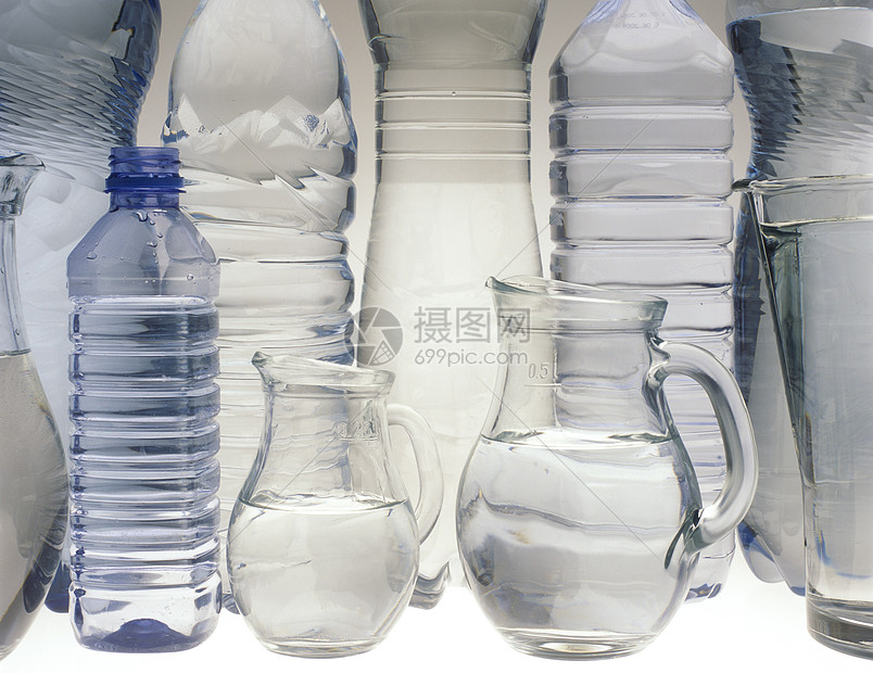 生命中水中的活性饮料眼镜塑料水罐静物茶点菜肴杯子汽水透明度图片
