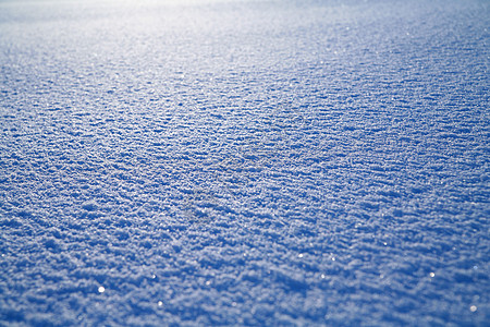 雪地表面太阳白色水晶时间天空冬景蓝色季节性降雪冰柱图片