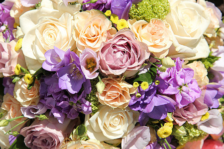 面贴结婚花束新娘紫色中心婚姻玫瑰植物学紫丁香装饰品花朵绿色图片