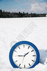 冬天太阳白色日出手表季节性季节冬景时间天空滑雪图片