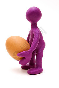 装着一个蛋的塑胶紫色木偶图片