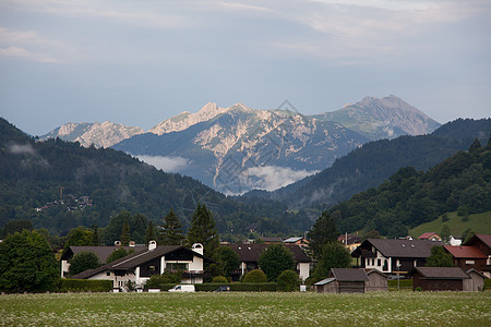 山区 德国日光绿色蓝色白色天空图片