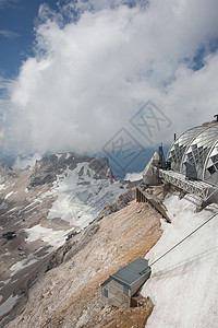 Zugspitze 祖尔皮茨日光绿色蓝色天空白色图片