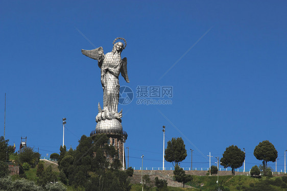 厄瓜多尔基多的 马东纳神像图片
