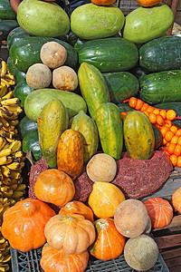厄瓜多尔一个路边摊点水果和蔬菜店图片